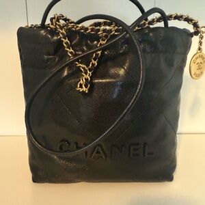 Chanel Black Leather Shoulder Bag with Gold Chain